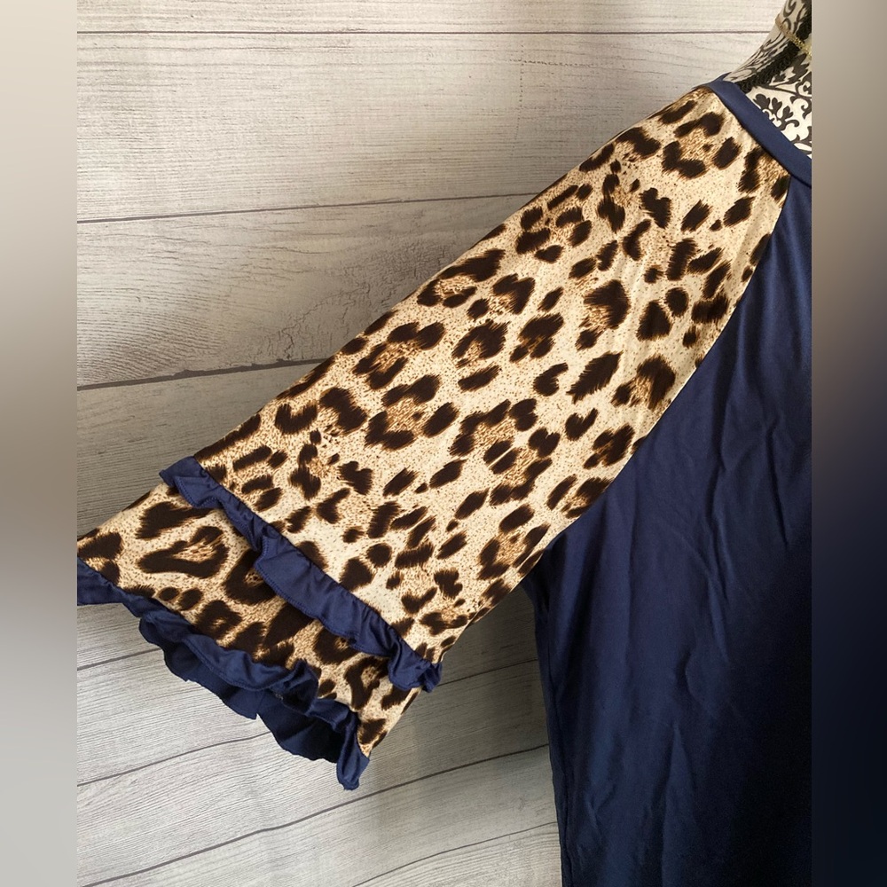 EMERY ROSE | NWT Women’s Leopard 3/4 Ruffle Sleeve Navy Blue Blouse - Picture 3 of 8